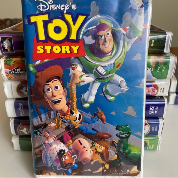 4 Family-Friendly Animated Classics, VHS - Picture 2 of 5